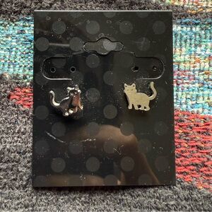 Silver cat post earrings